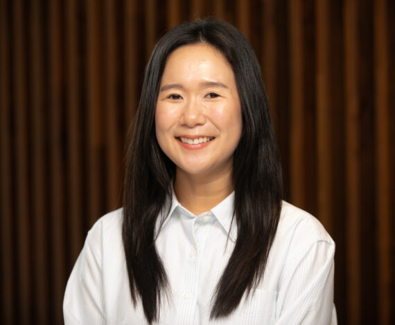 image of Suji Yi