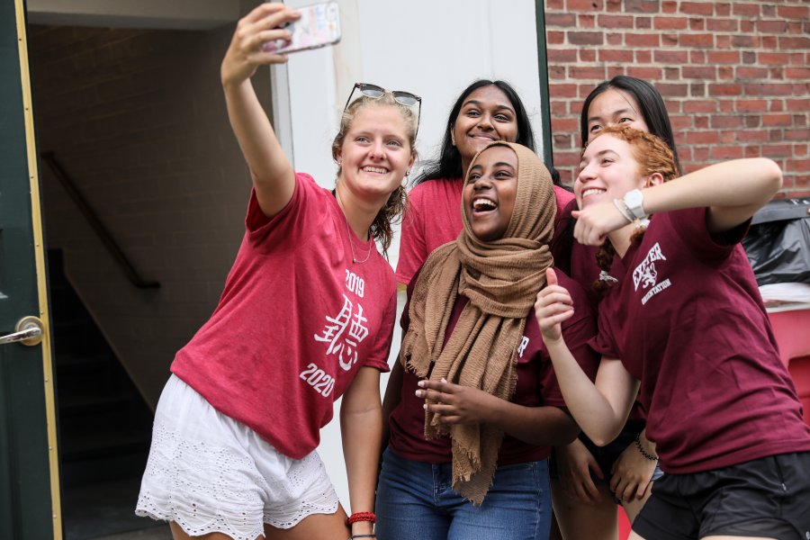 Proctors outside Amen Hall pose for a selfie on Move In Day.