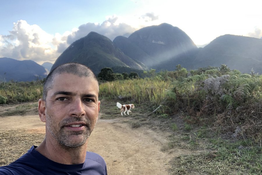 Wolff Klabin standing in front of a mountain range.