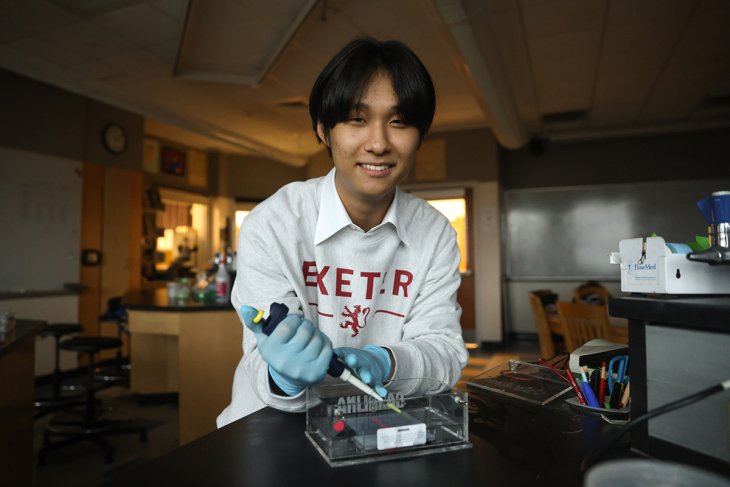 Aden Lee '24 in the biology lab at Phelps Science Center