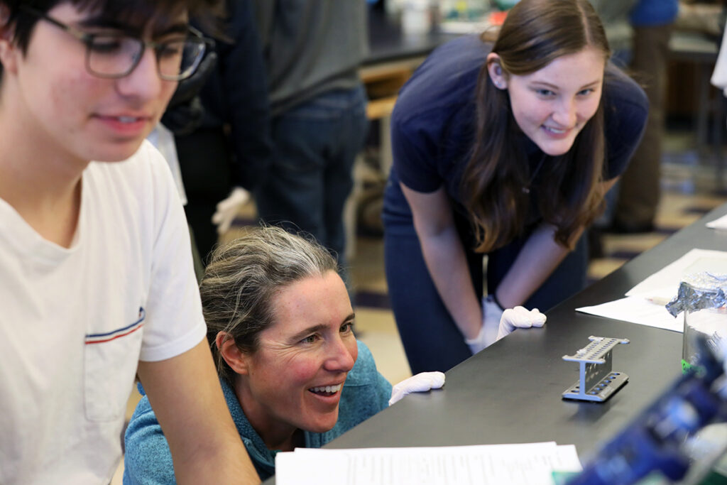 Anne Rankin and Ellie Griffin during a genetics lab.